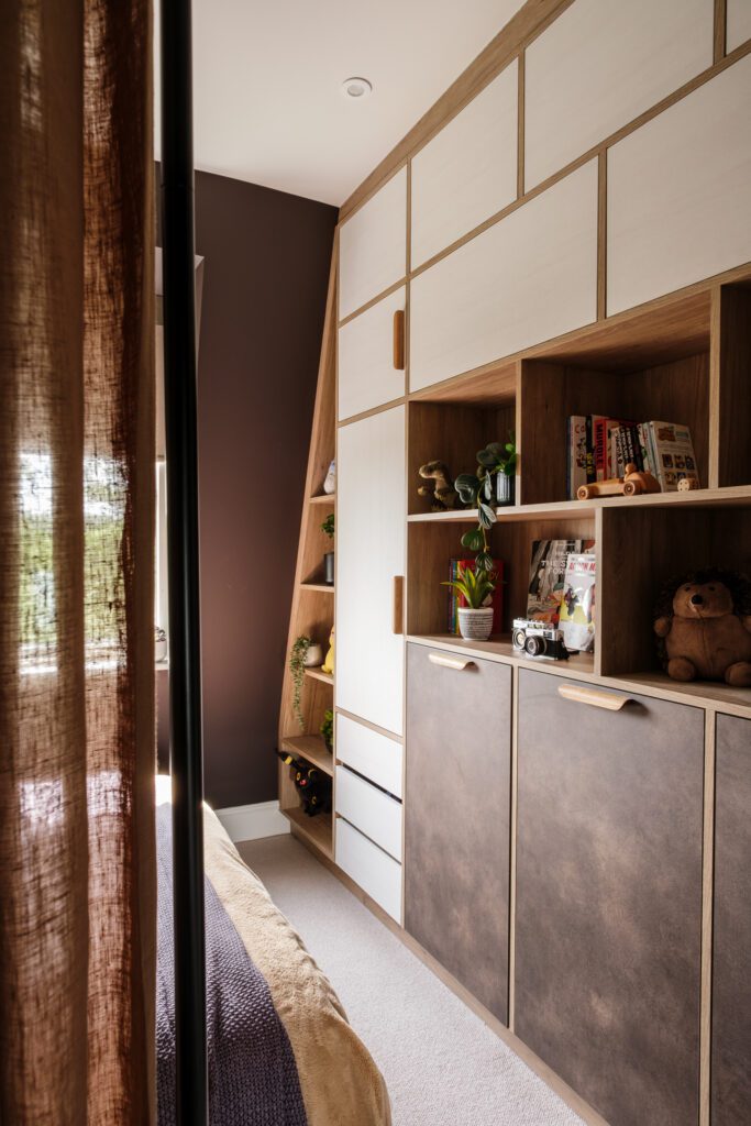 fitted wardrobe and drawers